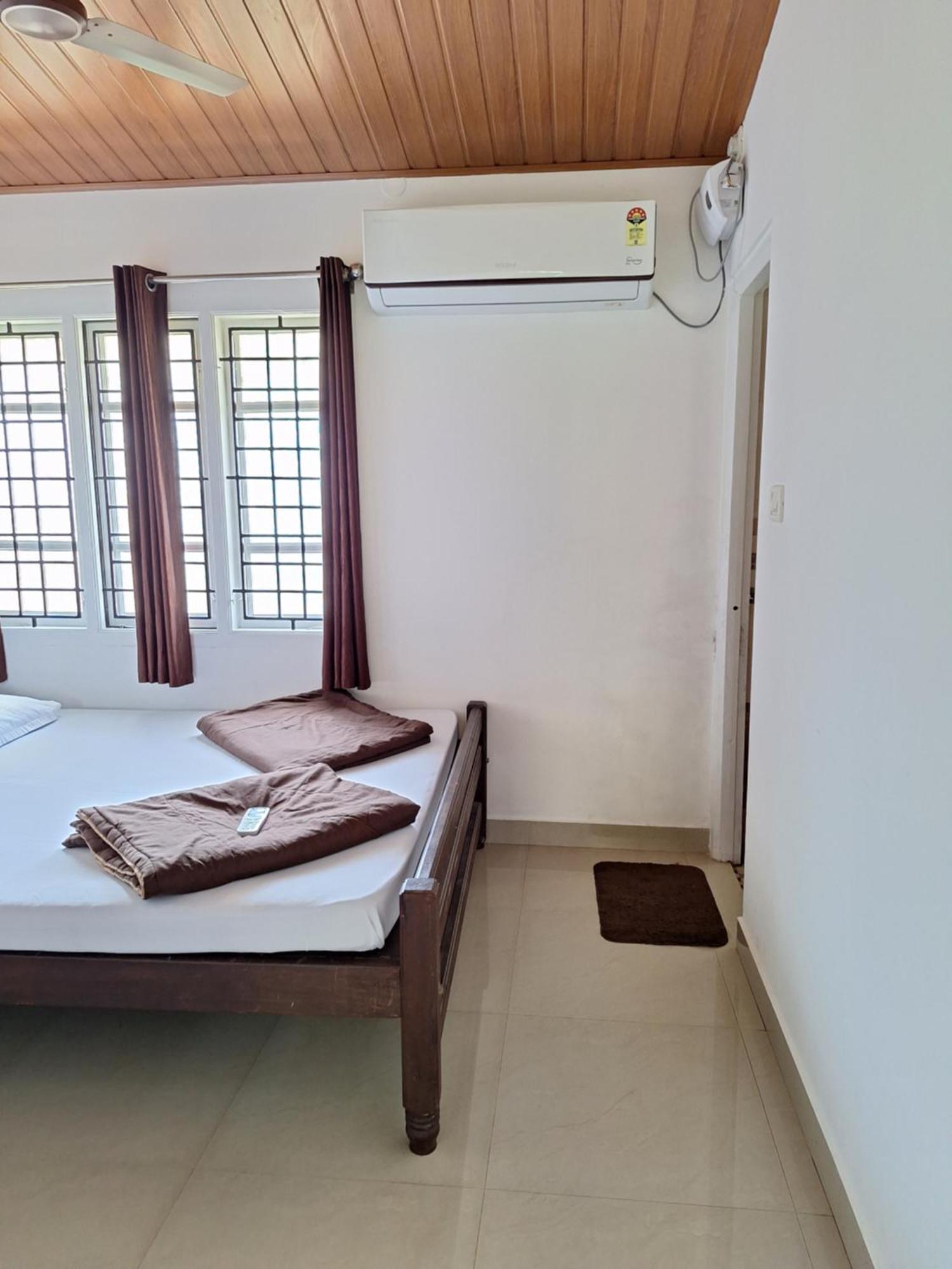Suvarna Grande Homes Mangalore Chambre photo